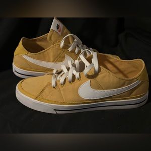 Nike Court Legacy Shoes Mens Size 10 Gold Casual Canvas Sneakers CW6539-700